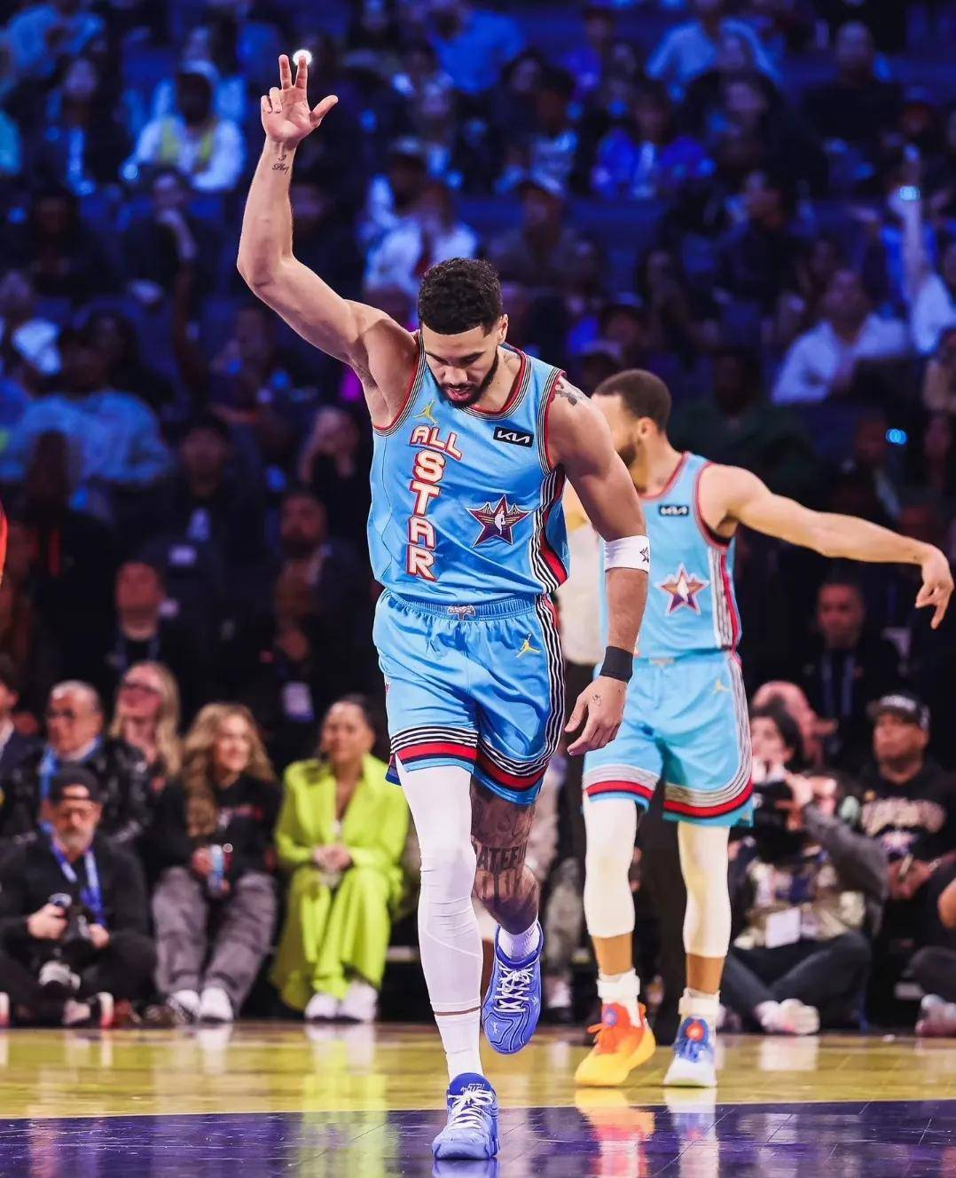 爱游戏官网包含塔图姆重返赛场，刷新纪录首场状态出色，FPX观众沸腾！的词条