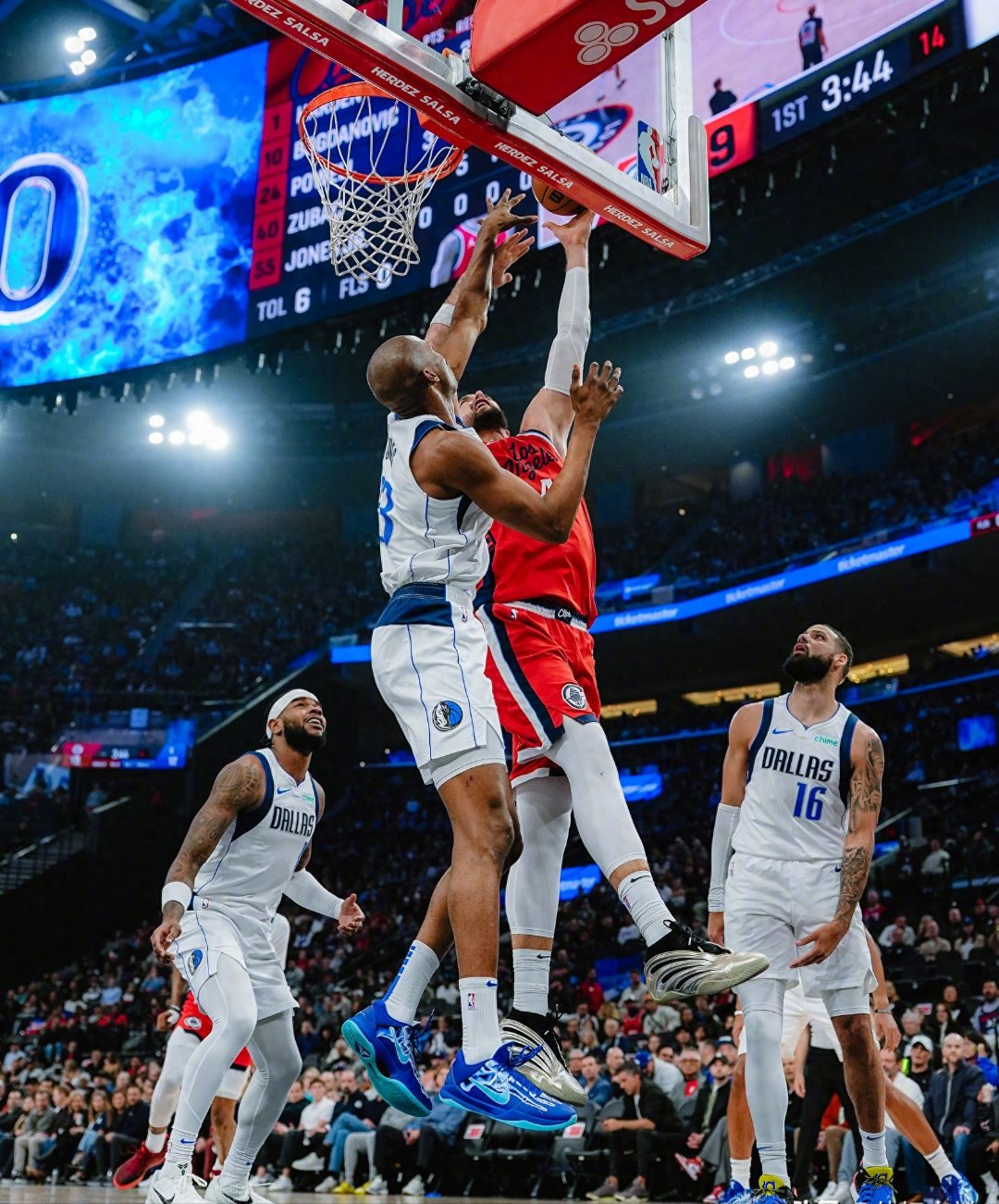 ayx包含今晚罗马备战NBA常规赛，临场应变细节曝光，态度坚定，临场指挥获称赞的词条